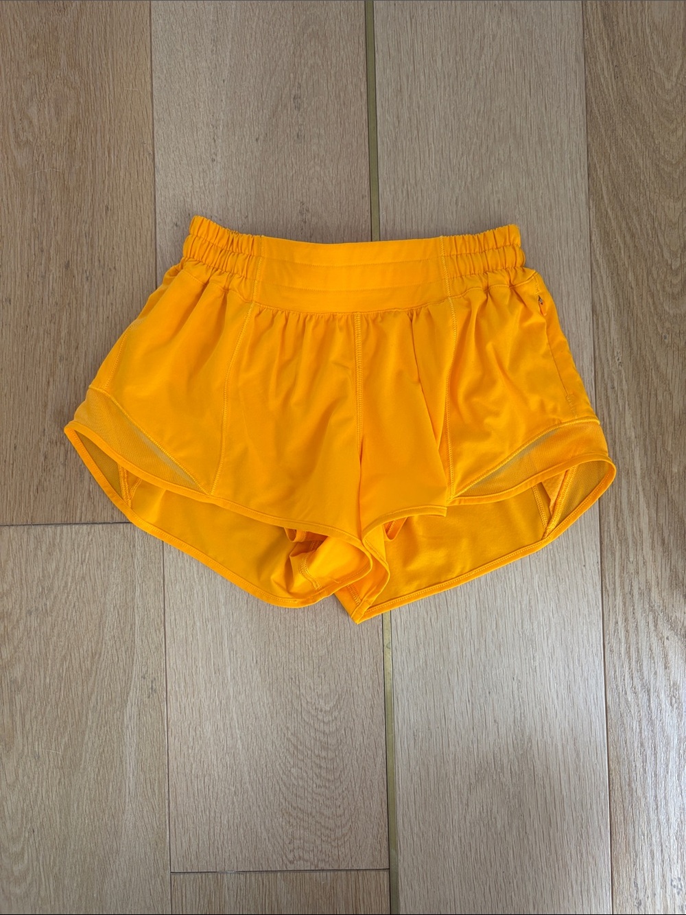 Lululemon orange hotty hot shorts 2.5 lined